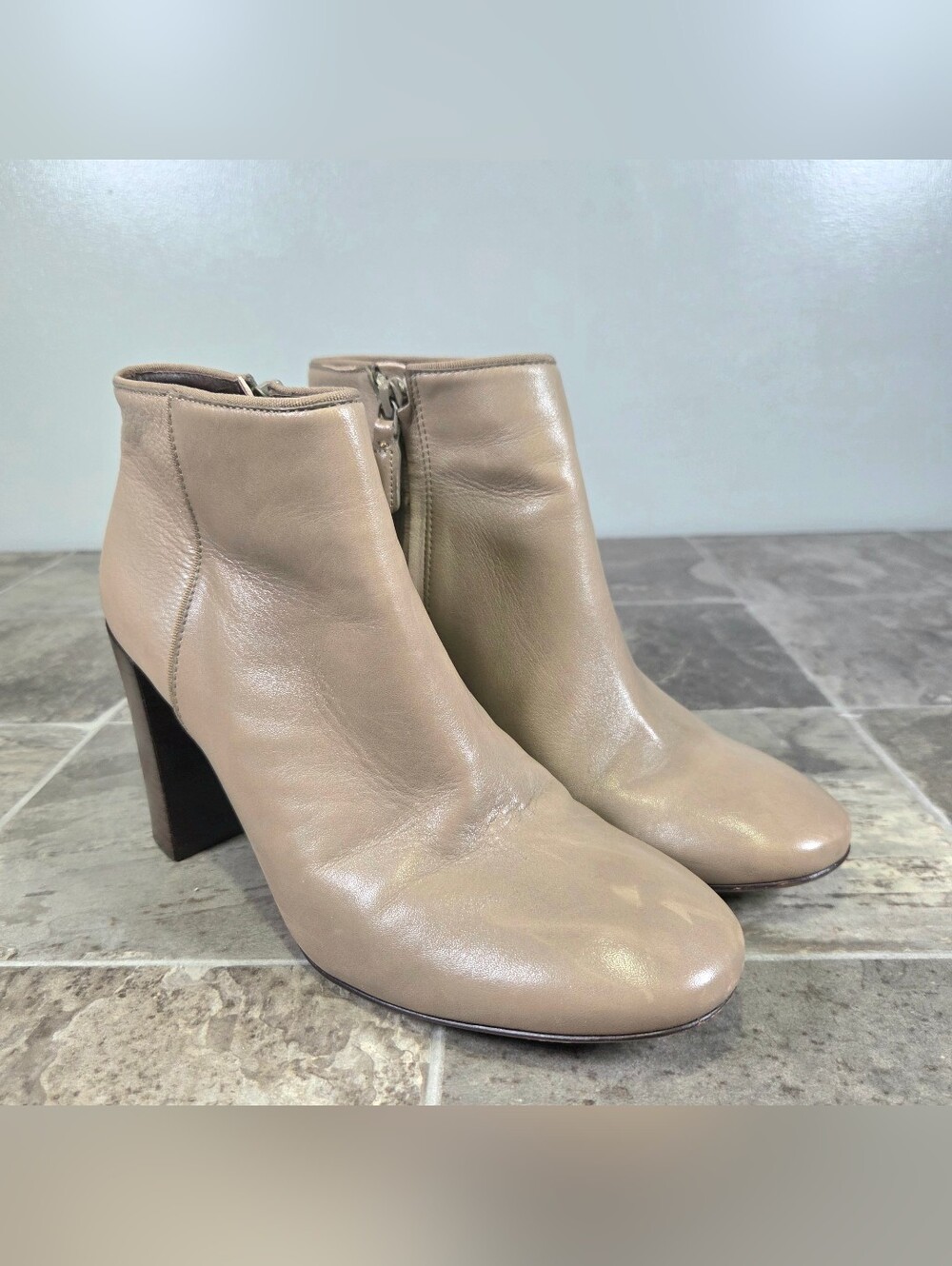 TORY BURCH BOWIE FANGO LEATHER ANKLE BLOCK HEEL BOOTIES. - Picture 2 of 9